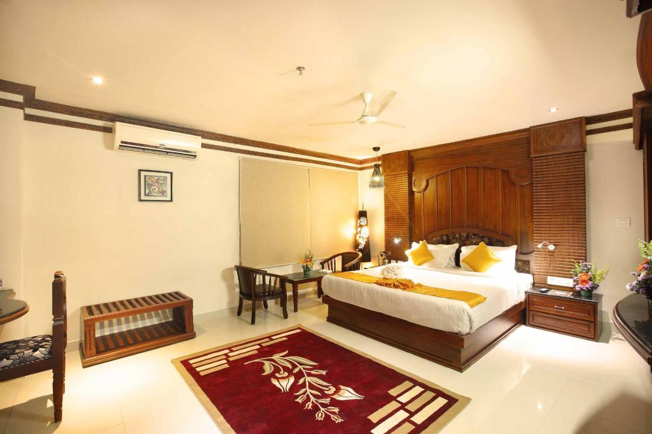 Hotel Ambalakkara Regency Kottārakara Zewnętrze zdjęcie