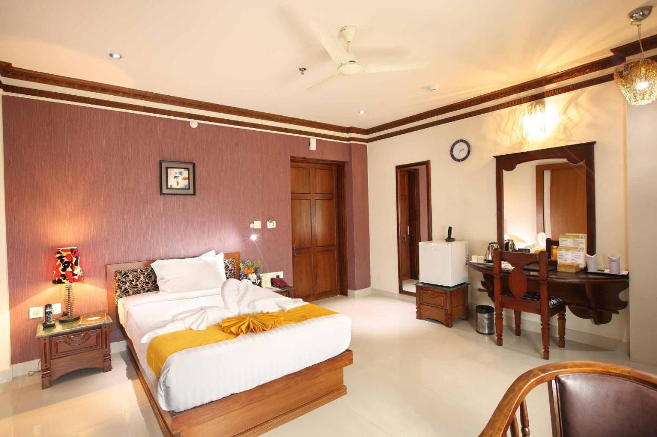 Hotel Ambalakkara Regency Kottārakara Zewnętrze zdjęcie
